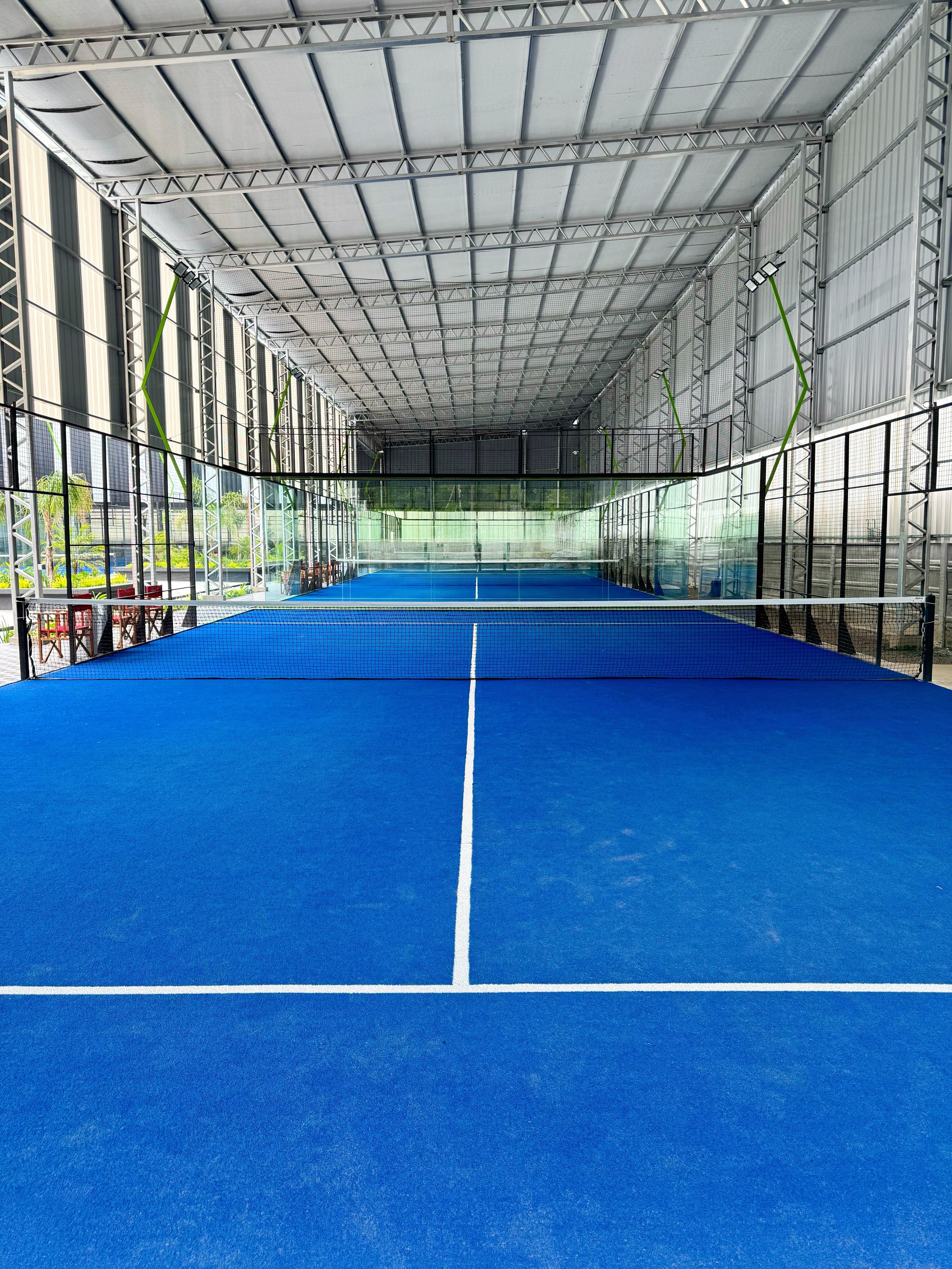 Cancha de pádel Blue Court con superficie azul